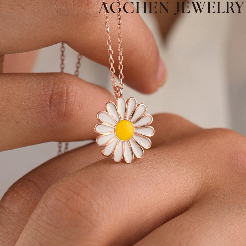 AG Dainty Daisy Resin Necklace