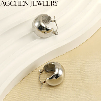 #ModernMinimalist
#SimpleElegance
#PerfectForAnyOccasion
#StainlessSteelBracelet
#UniqueAndTrendy
#LuxOnABudget
#TrendyJewelry

